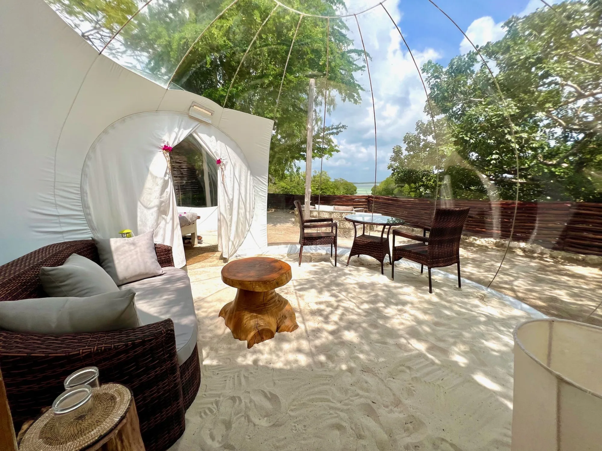 Lagoon bubble lodge