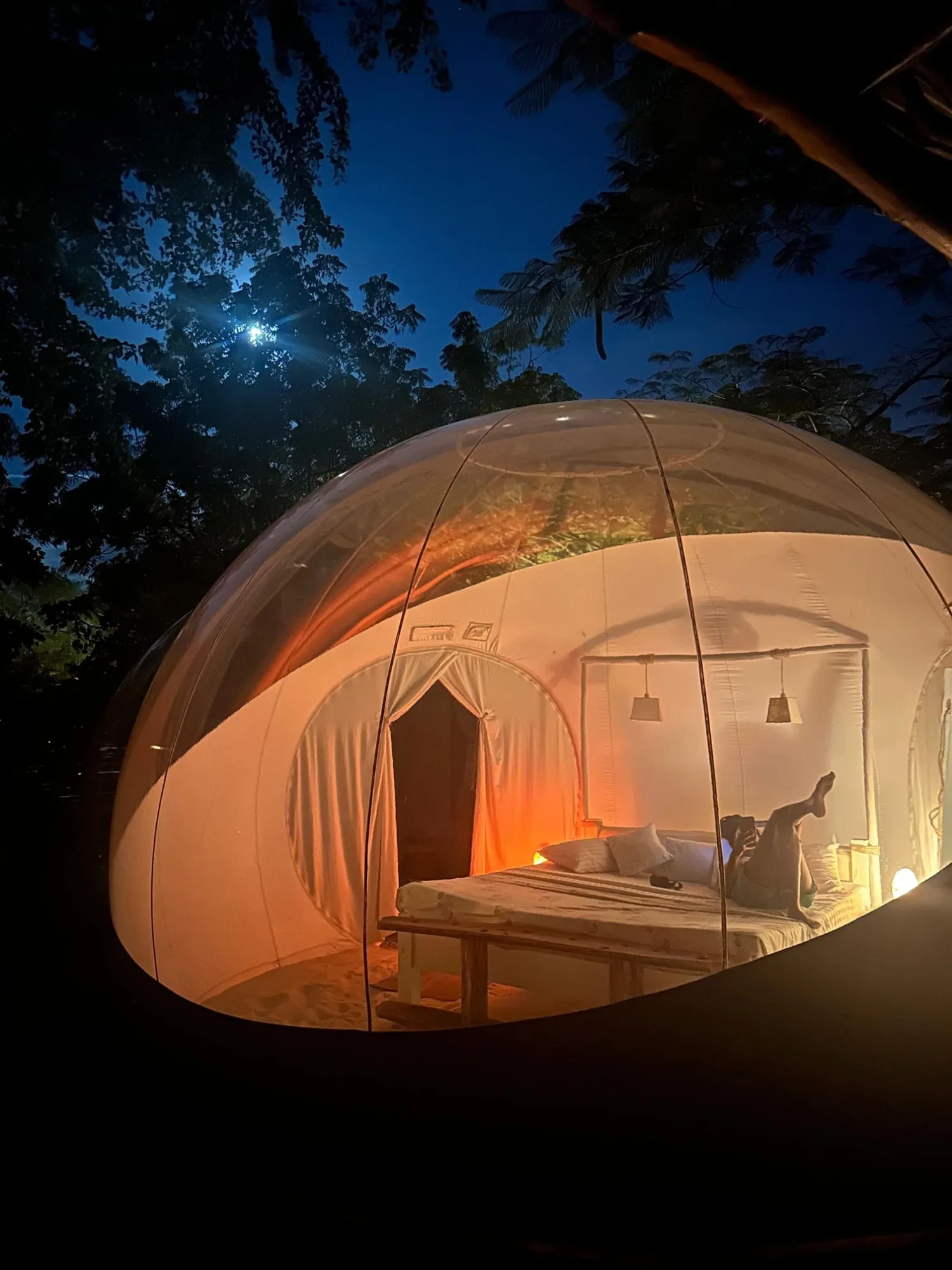 Lagoon bubble lodge